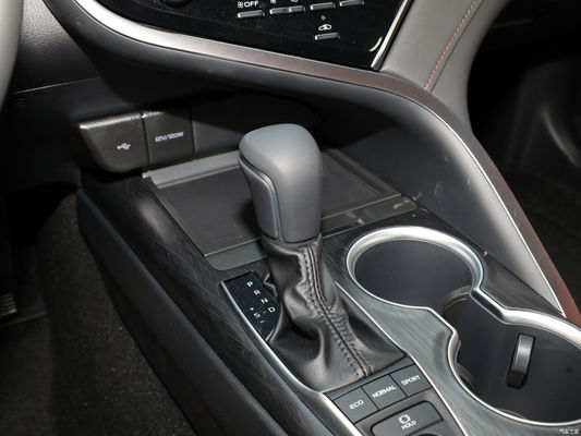 2023 Toyota Camry Gasoline Car 2.5g with 5 Seats and Top Speed up to 210 Km/H