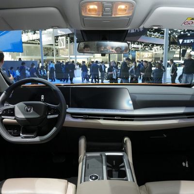 Changan Uni-V 1.5t 5-Seat Gasoline Car Electromagnetic Braking System and FWD Drive
