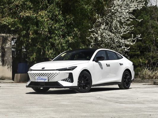Uni-V 1.5t Petrol 5 Seats Sedan Changan with Customized Request