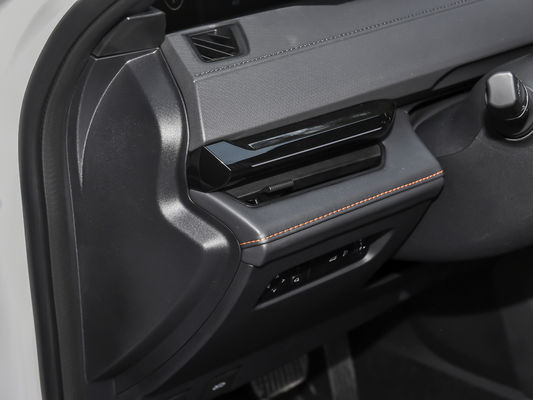 Uni-V 1.5t Petrol 5 Seats Sedan Changan with Customized Request