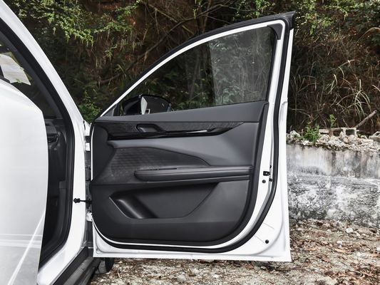 Uni-V 1.5t Petrol 5 Seats Sedan Changan with Customized Request